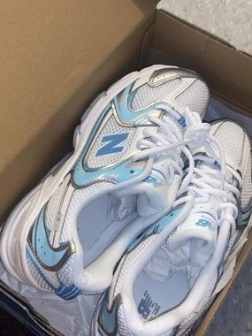 New Balance 530 Blue and White shoes